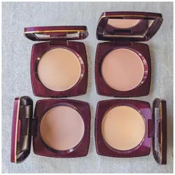 "Lakme Radiance & Glowing Complexion Compact "