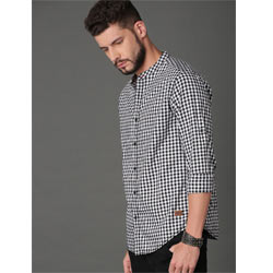 "Roadster Men Regular Fit Checked Casual Shirt (Black & White)"